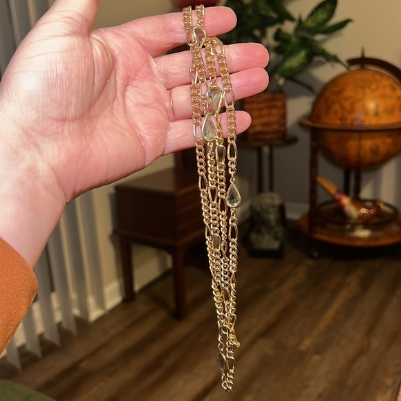 Lot of 13 estate jewelry pieces - earrings, bracelet, necklaces, brooches - Picture 15 of 15